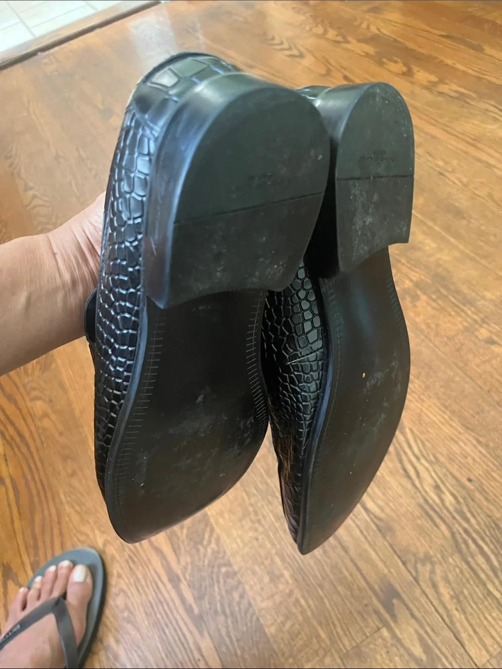 Kenneth Cole Black Croc-Embossed Slip-On Loafers